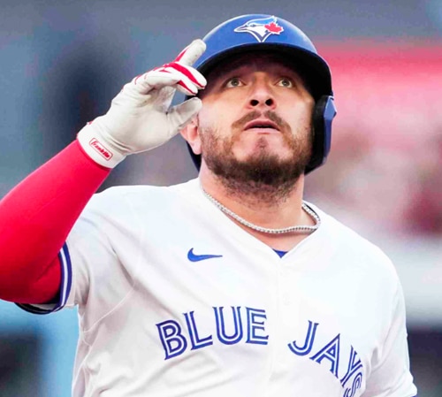 ALEJANDRO KIRK YA SUMA 4 HOMERUNS EN AGOSTO