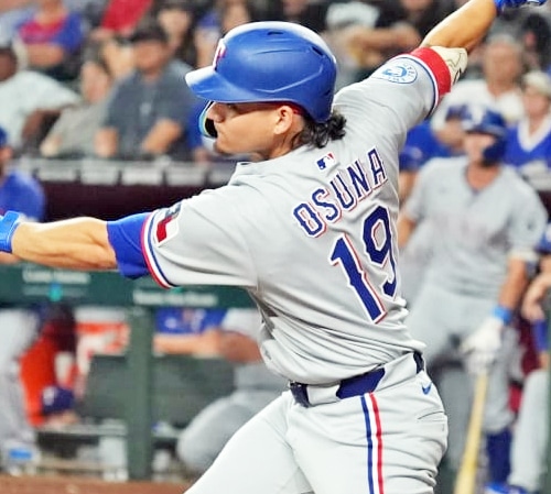 RESPONDE OSUNA Y TEXAS CERCA DE ZONA DE PLAYOFFS