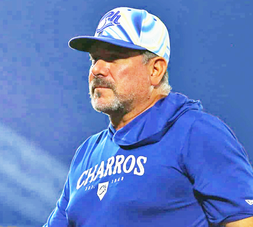 LOS CHARROS NO SUELTAN A BENJAMÍN GIL