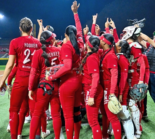 A LA SERIE FINAL DEJANDO EN EL TERRENO AL RIVAL