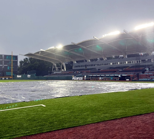 PRIMER DOMINGO… PRIMERA SUSPENSIÓN EN LA LMB