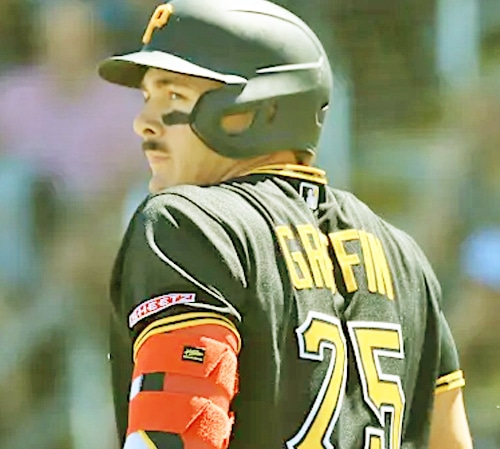 PITTSBURGH ASCIENDE A KONNOR GRIFFIN DE 19 AÑOS