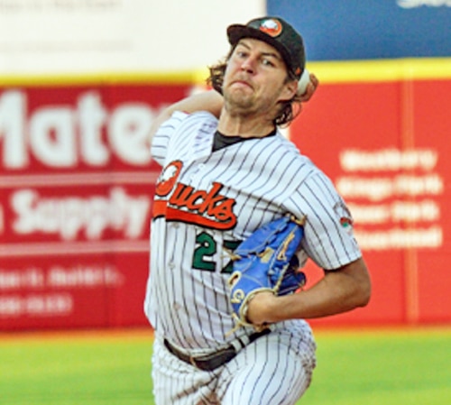 BAUER DEBUTA Y PIERDE EN LONG ISLAND