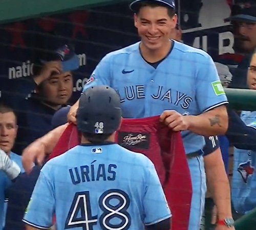 UN HOMERUN… Y UN ABRAZO ENTRE SONORENSES