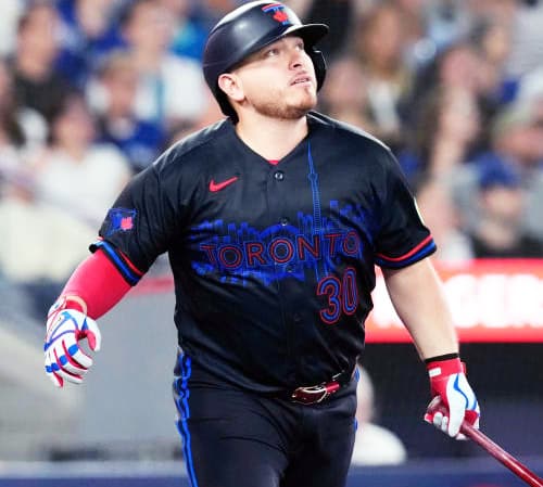 DOS EXTRABASES DE KIRK DERROTAN A LOS YANKEES