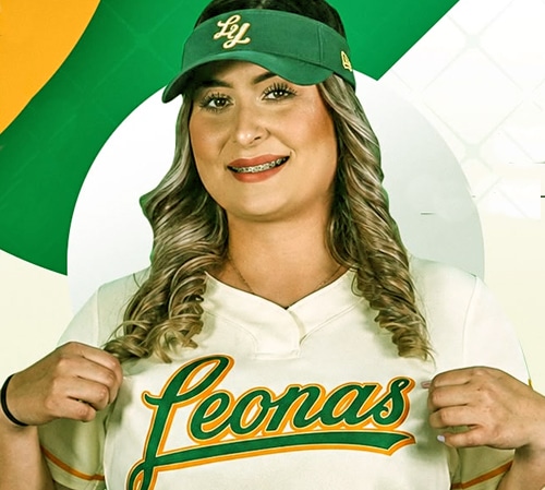 LA PRIMERA LEONA YA TIENE NOMBRE: YERALDINE CARRIÓN